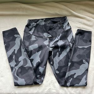 Athleta 7/8 length running leggings with side zipper pockets on both sides